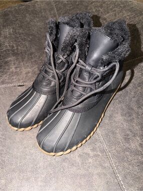 Baretraps Women's Black Faux-Fur Lined Winter Duck Boots